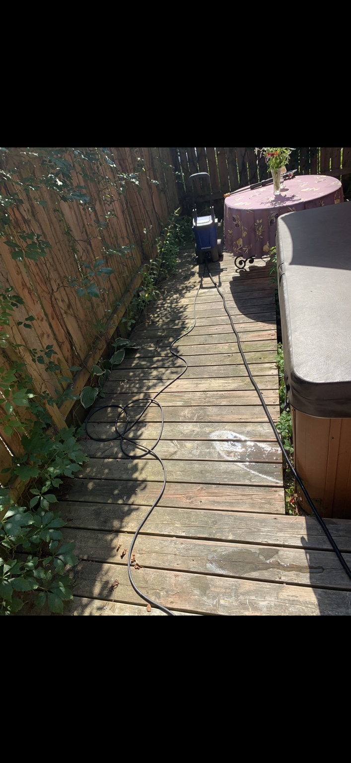 Patio en bois avant intervention