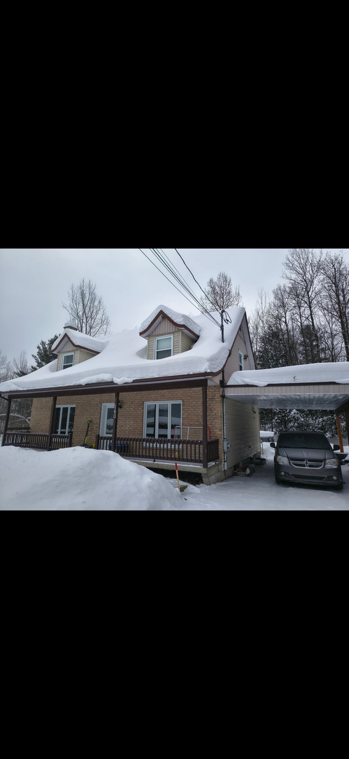 Déneigement de toiture avant intervention